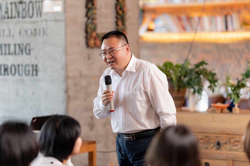 书香，老师们用阅读来迎接五四