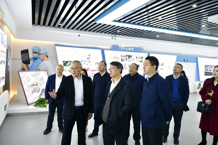 省卫生健康委副主任张峰率队到校调研