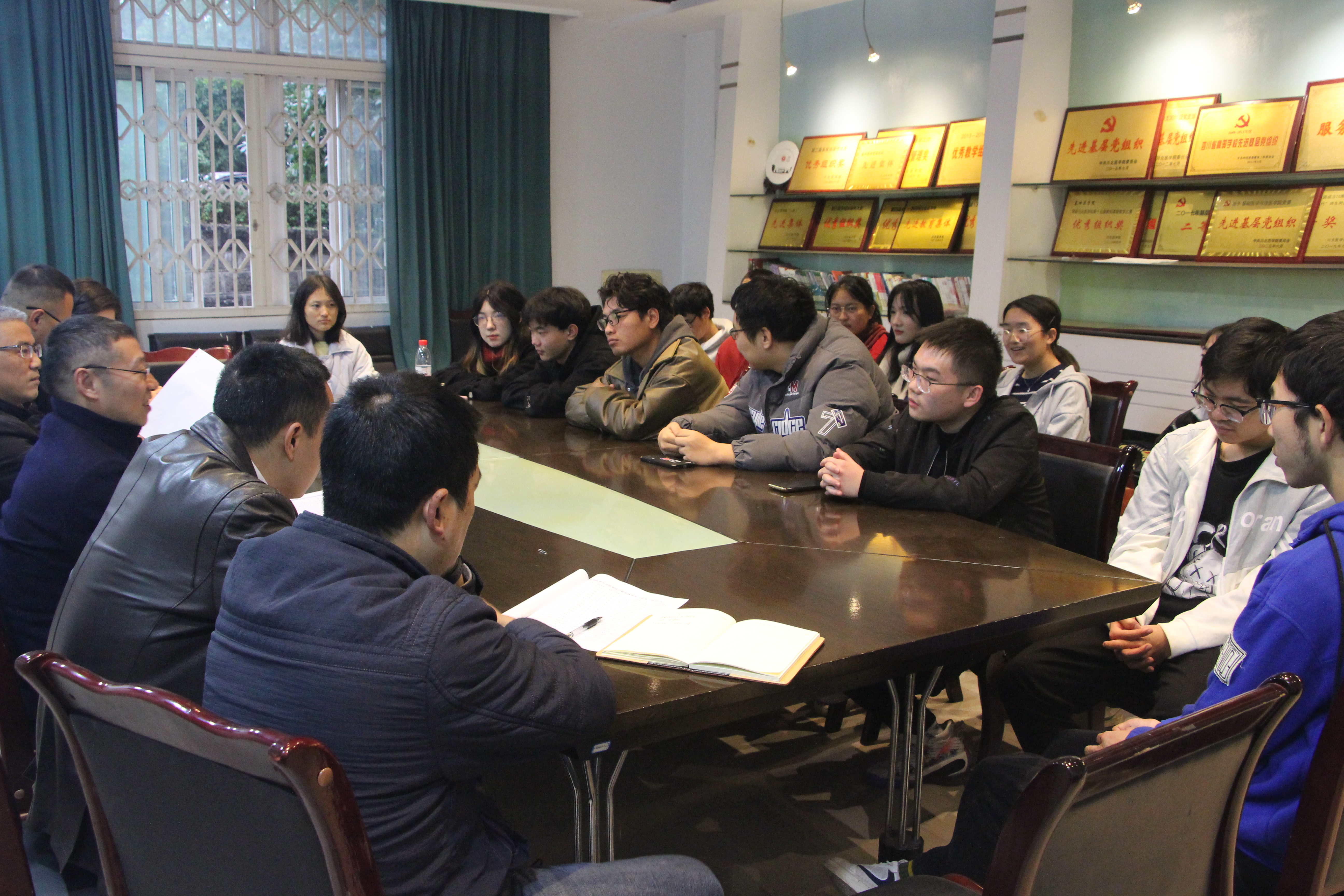 基础医学与法医学院举办2023年“民族团结一家亲,情满川北暖人心”少数民族学生座谈会
