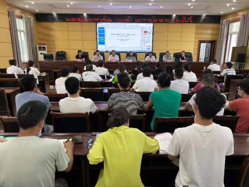 学校组织医学专家赴凉山州雷波县开展执业(助理)医师考前培训工作
