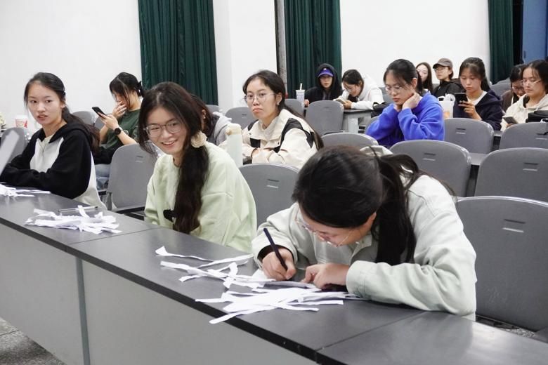 秋趣乐享,社彩飞扬