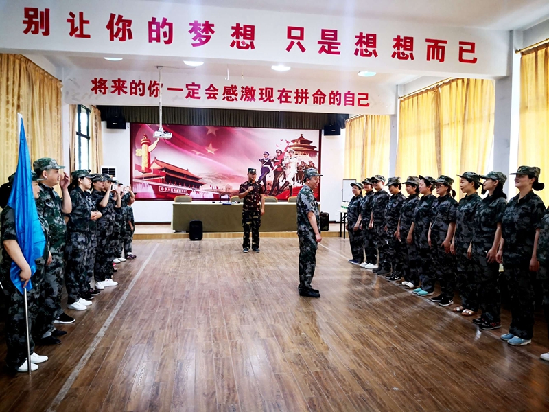 眼视光学系开展“凝心聚力 协作融合”团队建设主题党日活动