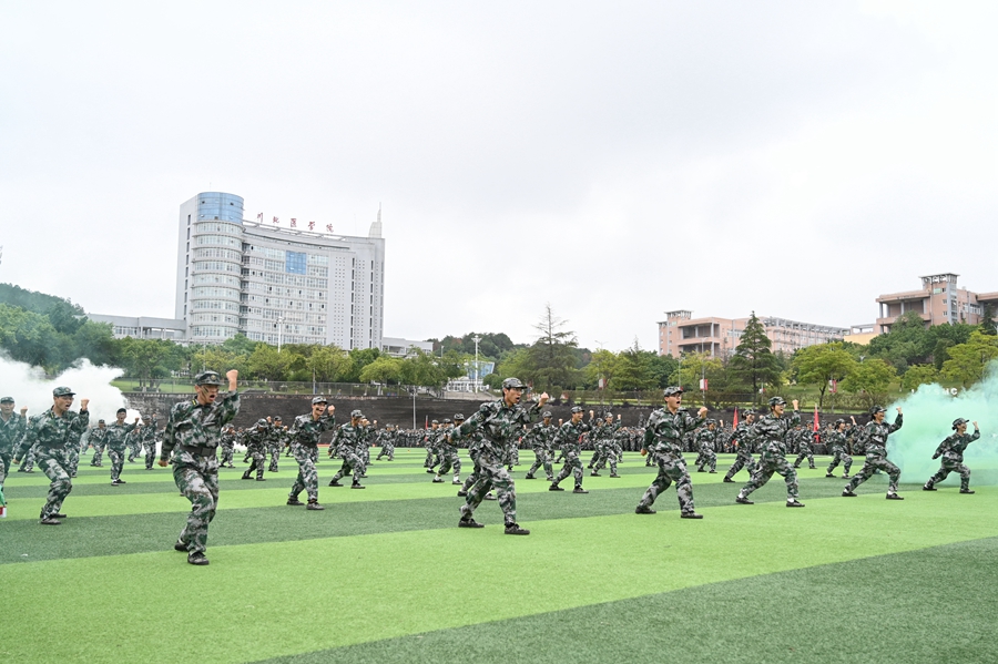 学校举行2024年军训成果展示大会