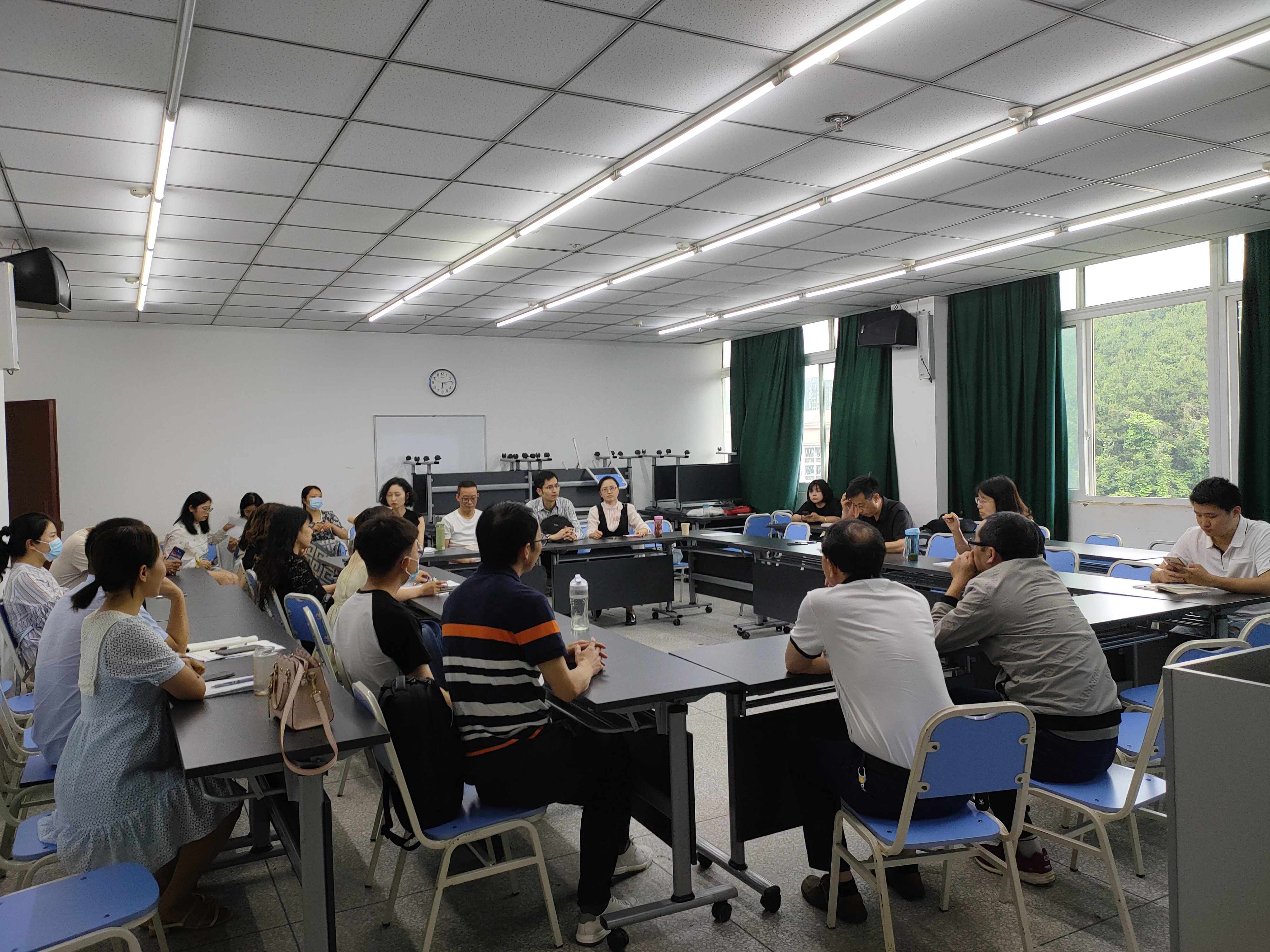 外国语言文化系党总支召开学生培养质量提升专题会议