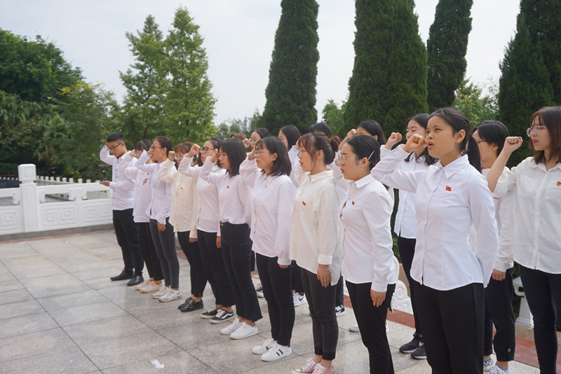 医学检验系党总支开展“庆祝国庆,缅怀先烈;坚守初心,砥砺前行”主题党日活动