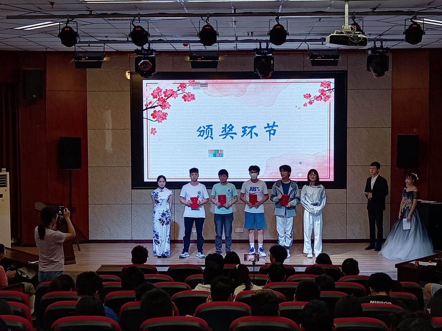 图书档案馆举办百科知识竞赛