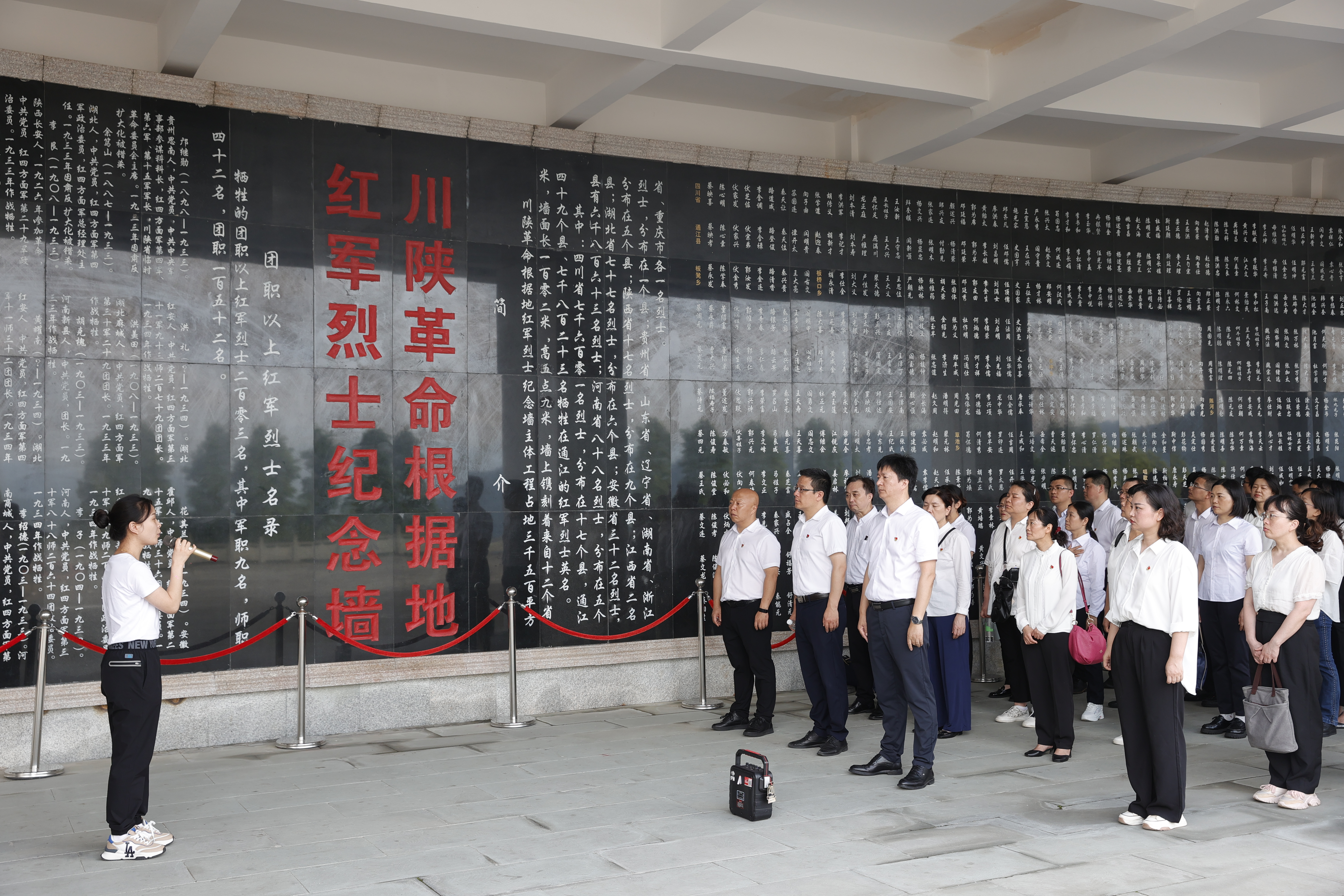 临床医学院·附属医院党委理论学习中心组(扩大)赴巴中开展主题教育现场教学