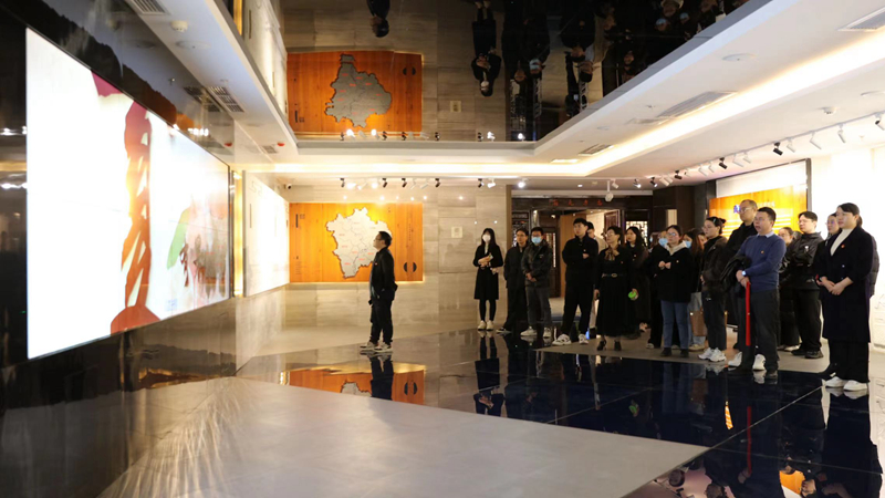 临床医学院·附属医院研究生党总支开展“寻城市之根 忆入党初心”主题党日活动