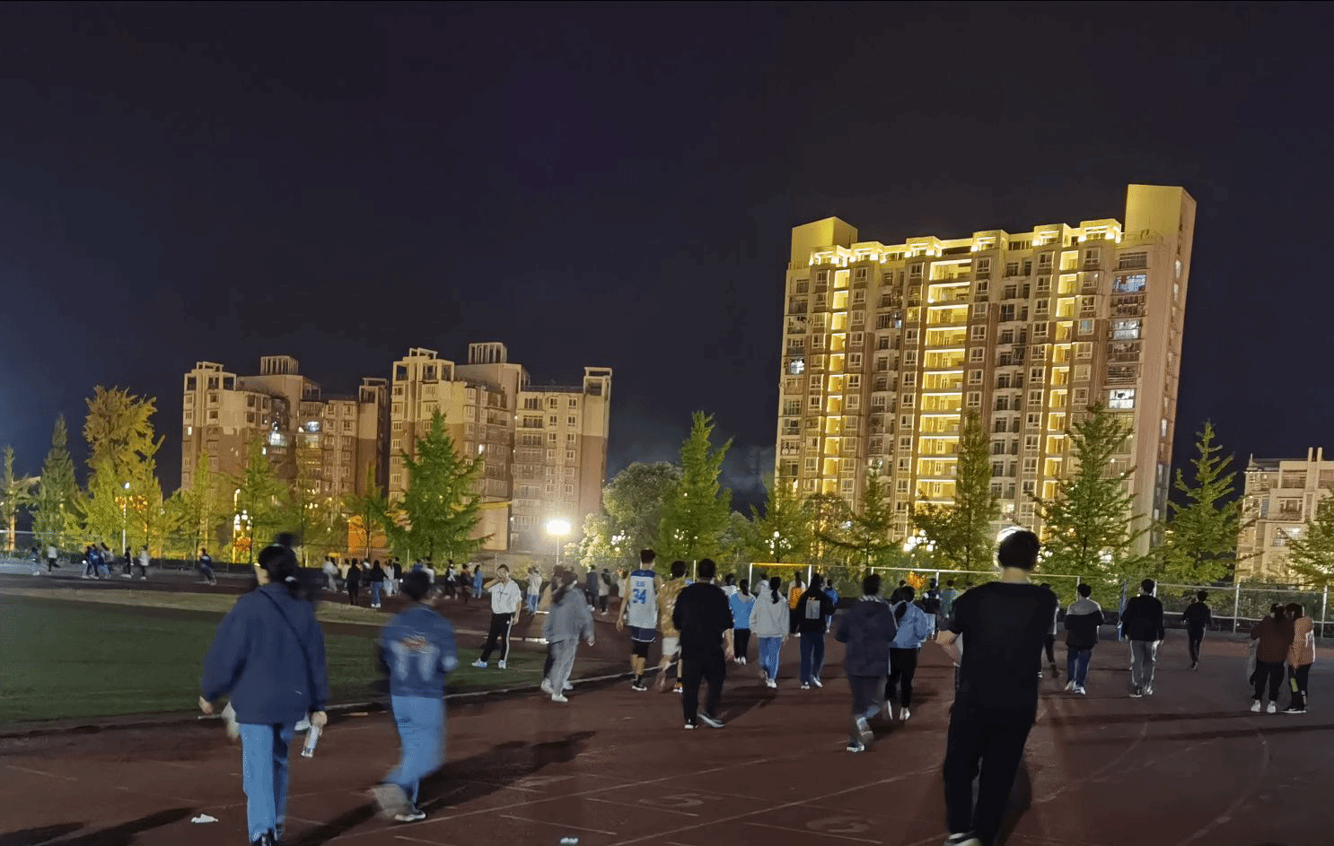 我校启动“校园健身跑”活动