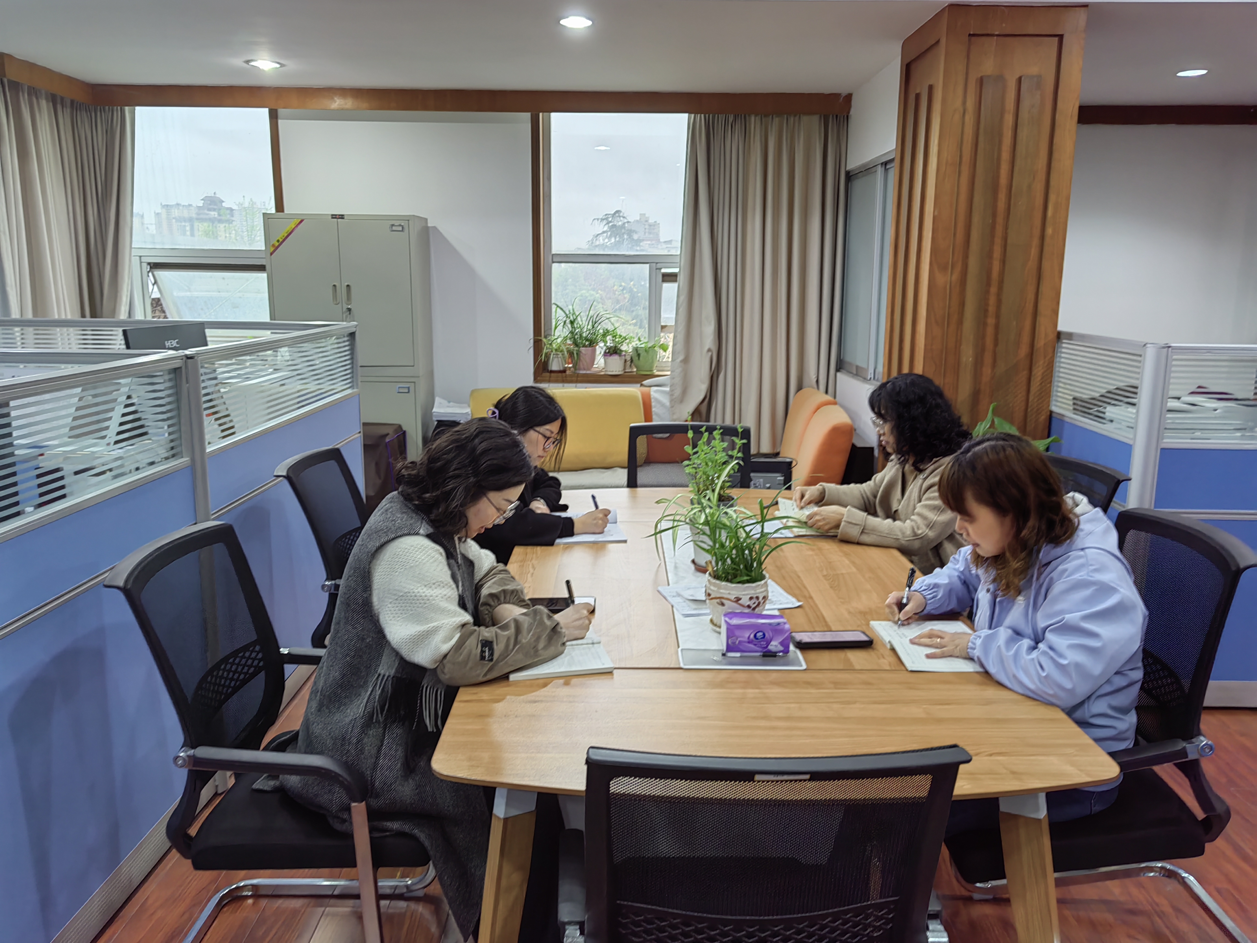 机关党委第十二党支部开展“加强党支部自身建设，推进自我革命”主题党日活动