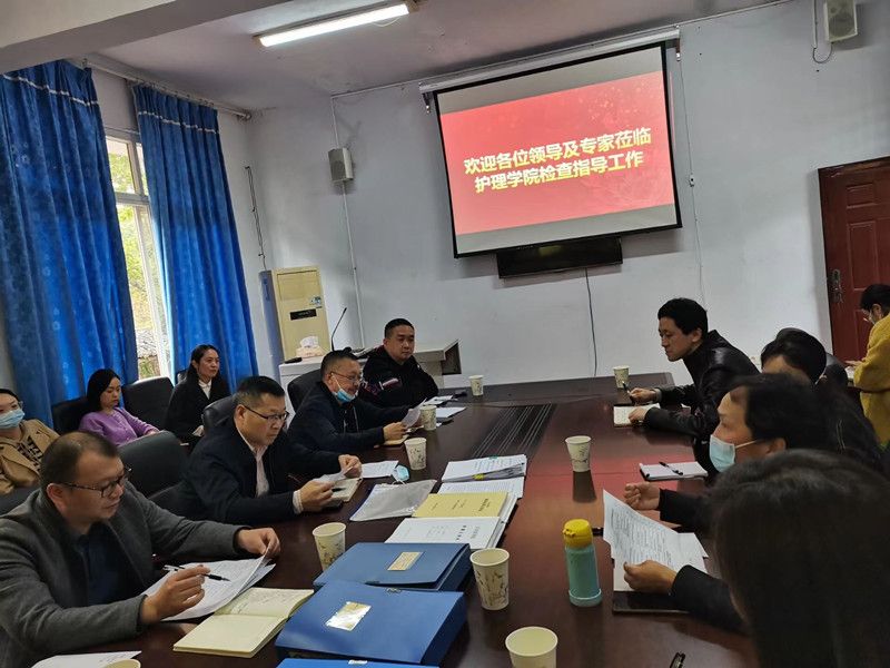 校领导带队到护理学院进行中期教学检查