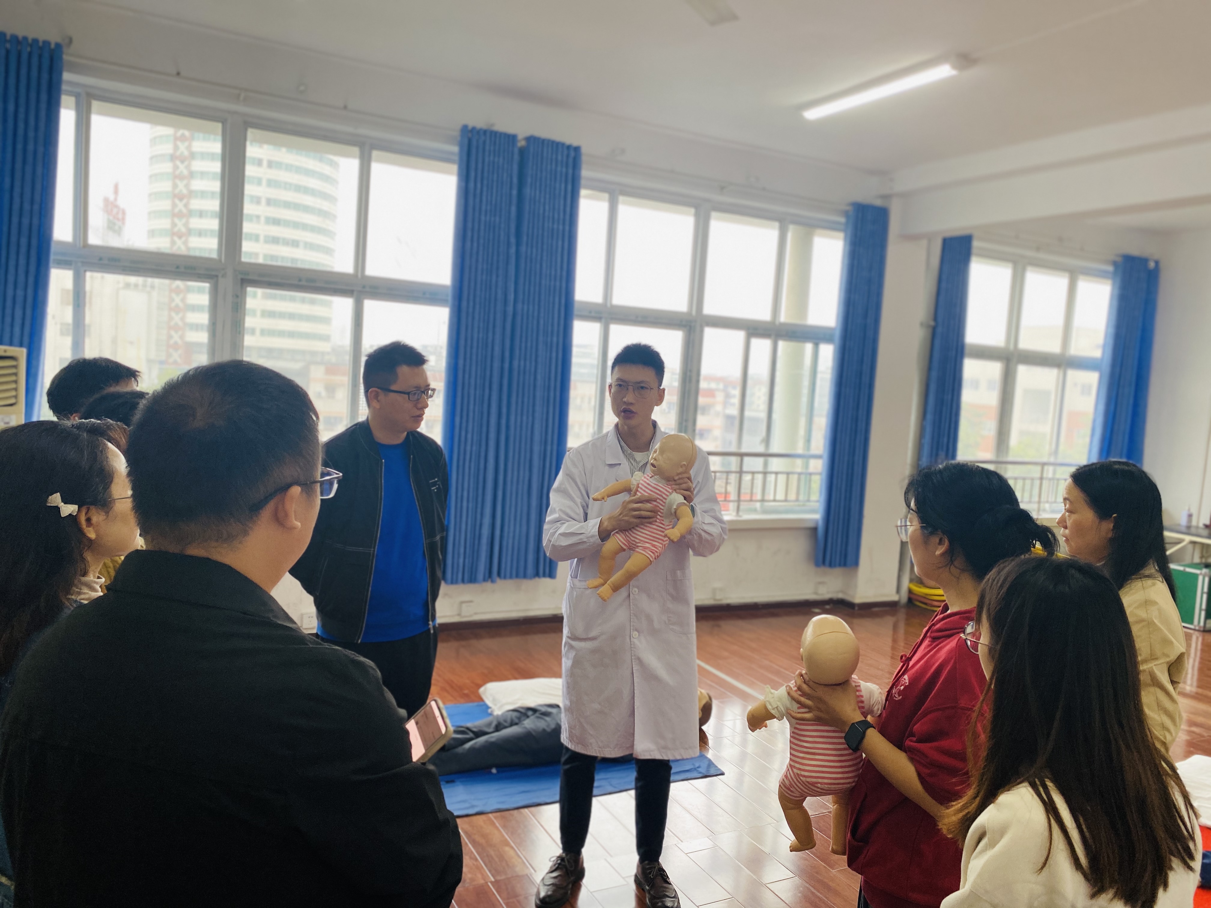 急救知识进学工 守护生命伴成长