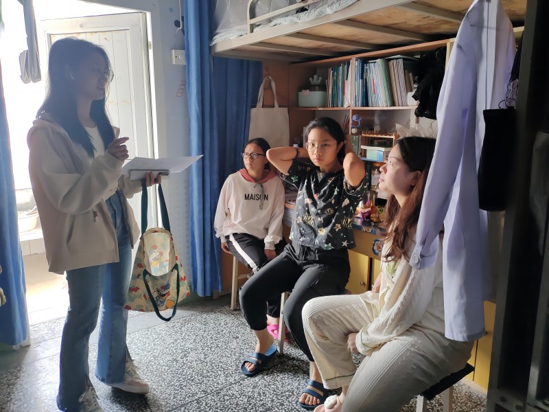 医学检验系党总支、“云聚红心”党建工作室开展“强化安全意识，共创平安校园”主题安全教育宣讲进寝室活动