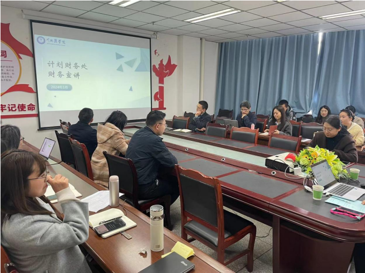 计划财务处深入管理学院开展财务知识宣传活动