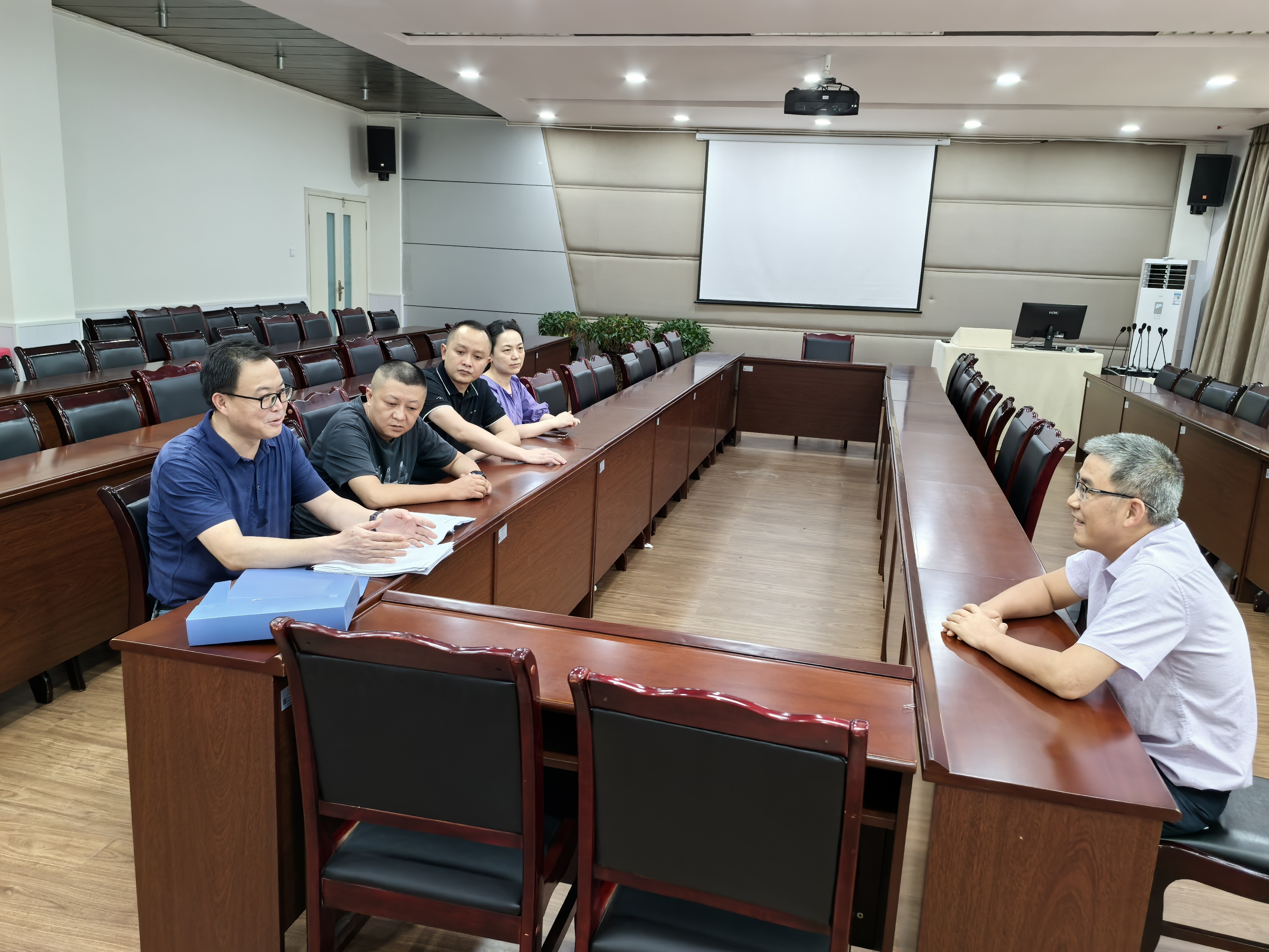 采购与招投标管理中心组织开展自行采购管理台账检查工作