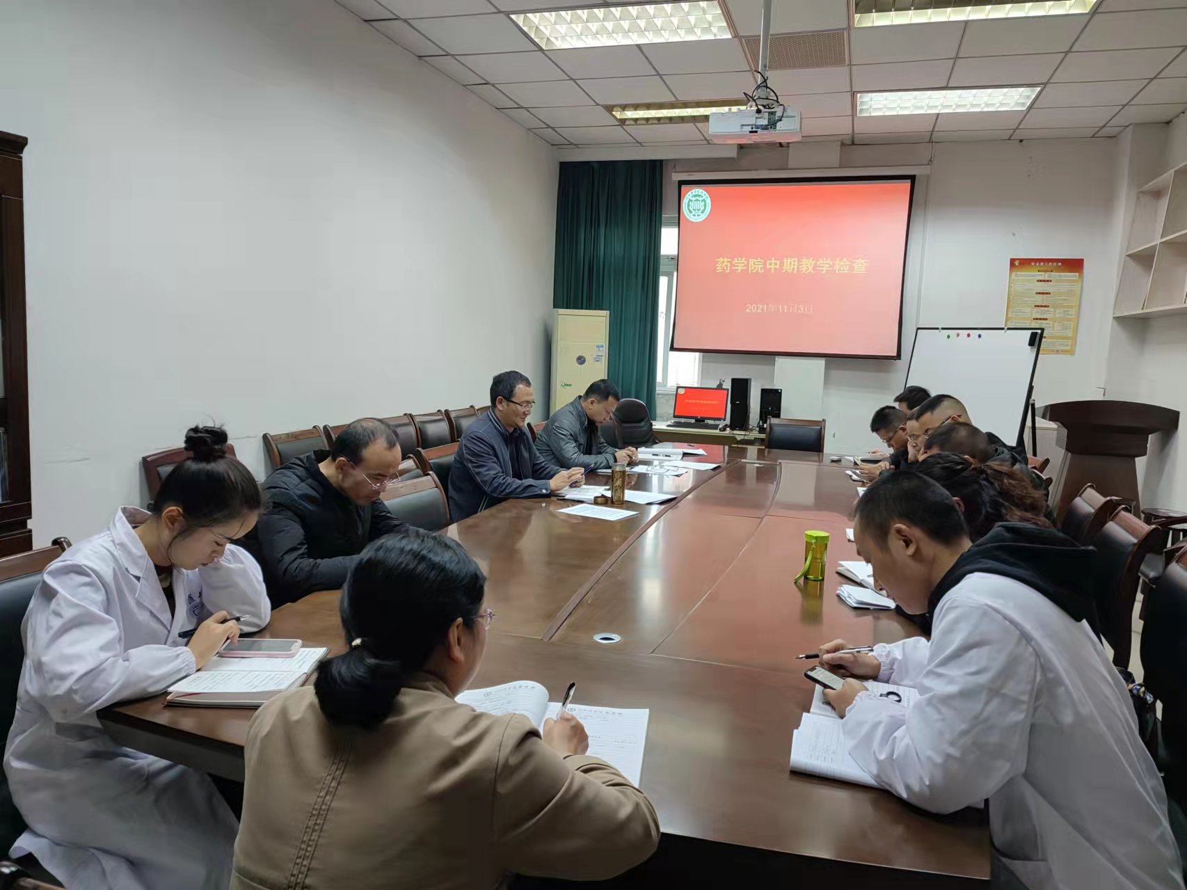 药学院召开2021年秋季学期中期教学工作会