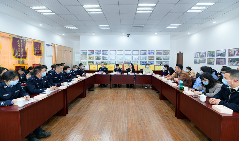 校团委走进枫桥式公安派出所开展第七期“青悦”读书会活动