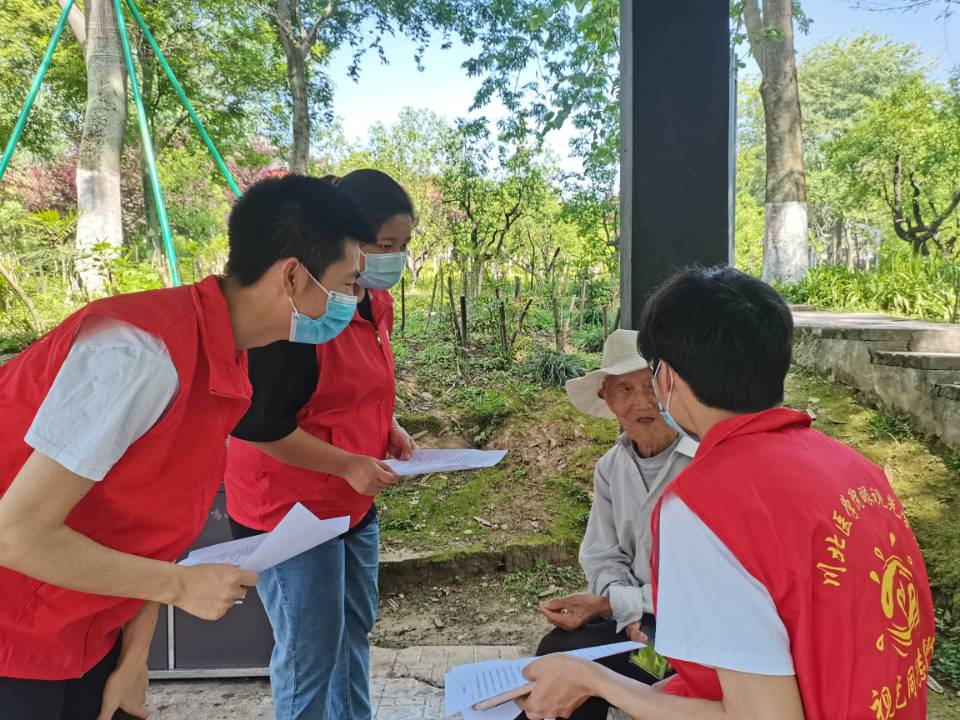 眼视光学系志愿服务队开展“学党史,忆百年风雨,防眼疾,护心灵之窗”活动