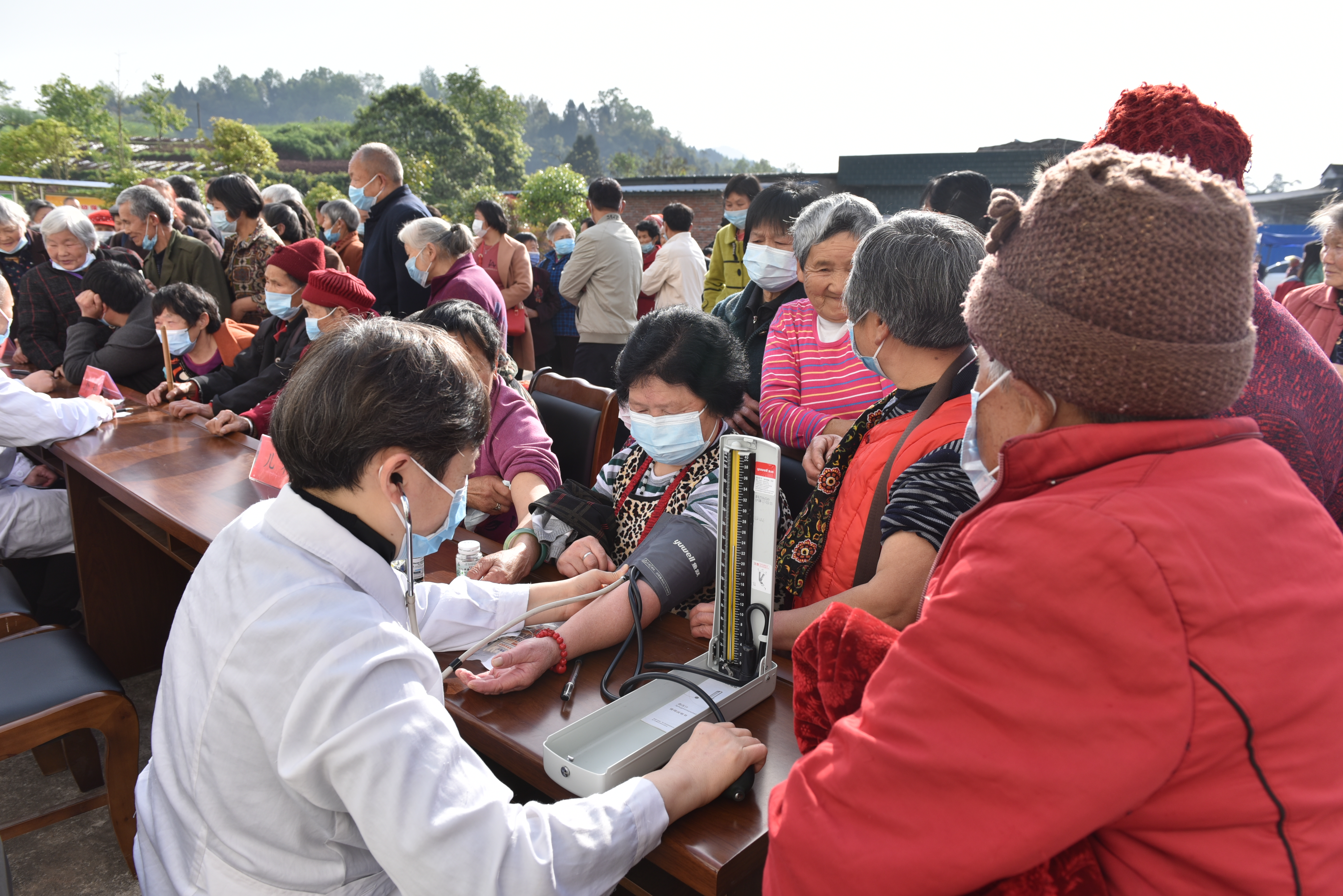 学史力行 将医疗服务送到群众家门口 ——民革学院基层委员会开展下乡义诊活动