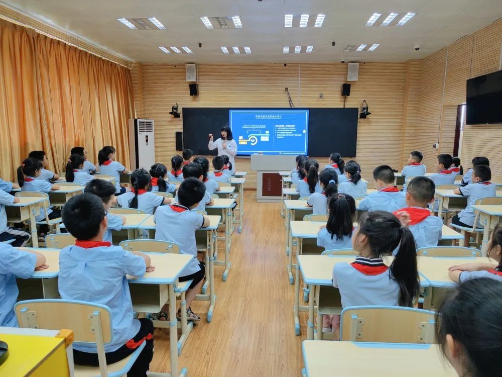 我院赴五星小学育新校区开展全国爱眼日主题活动