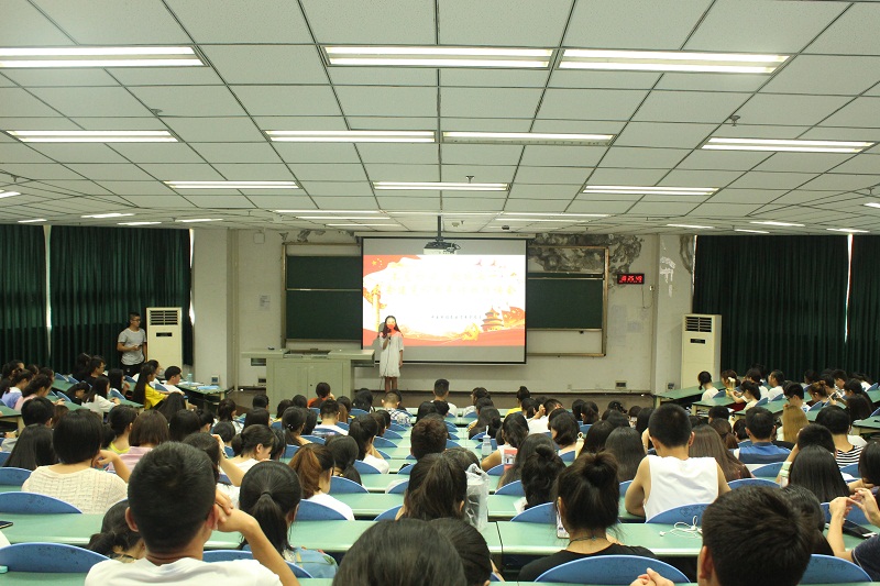 中西医临床医学系学生第三党支部举行“不忘初心,致敬七一”纪念建党97周年诗歌诵读会