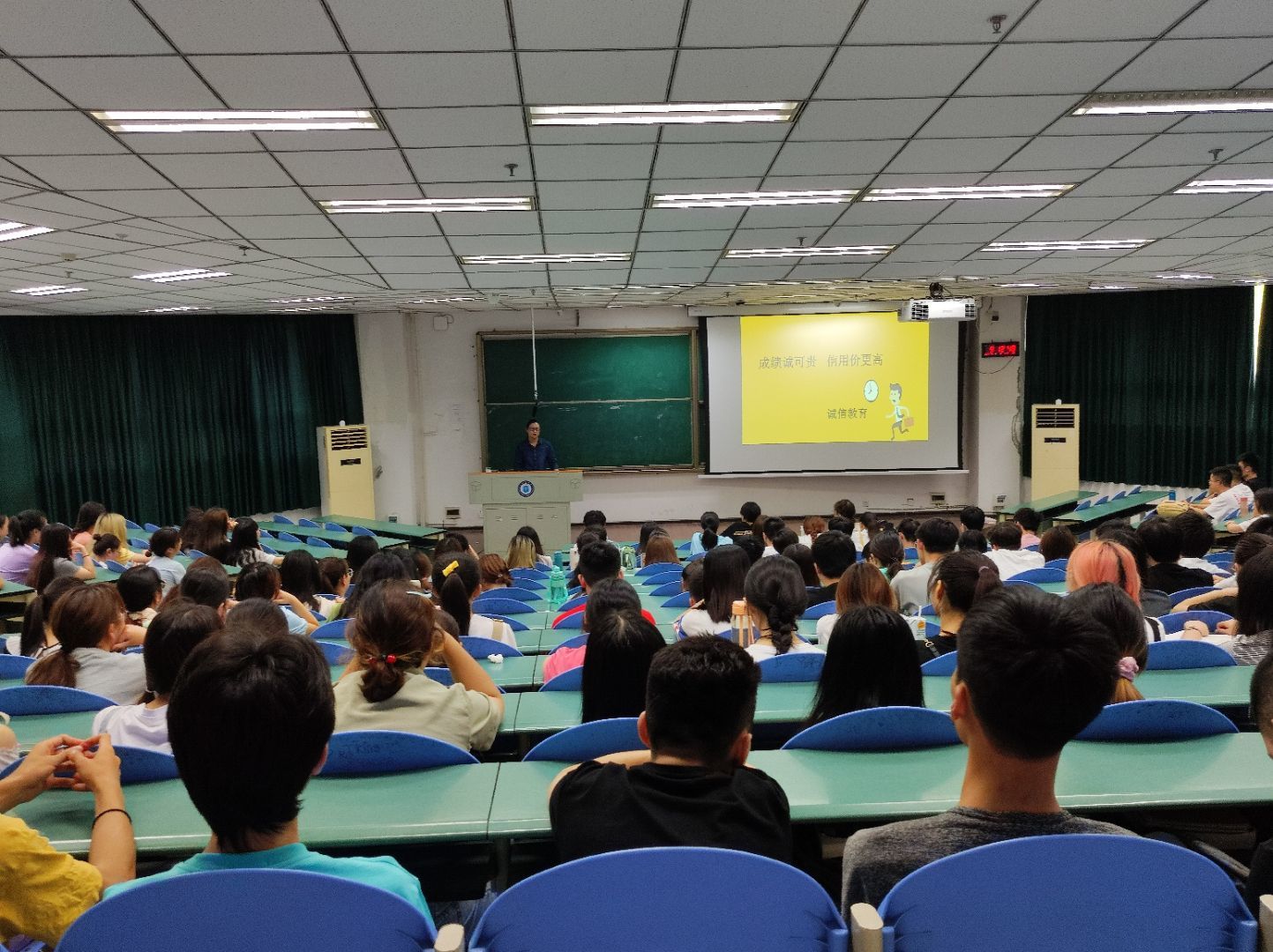 药学院开展“诚信教育”学风教育活动