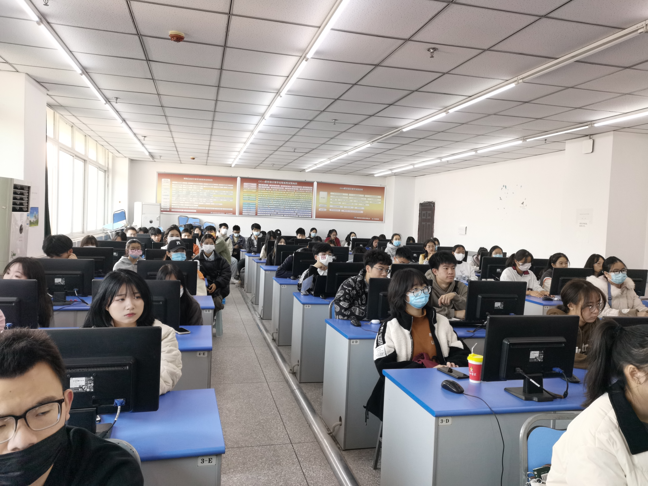 学院公共事业管理专业举行2022级新生见面会