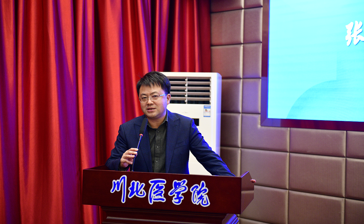 川北医学院成功举办首届研究生科创文化节暨“一院一论坛”启动活动