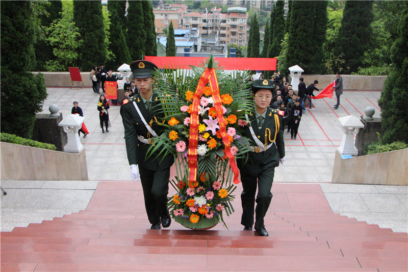 临床医学系赴西山烈士陵园缅怀革命先烈