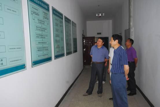 学校检查督促各试点部门廉政风险防范制度建设工作