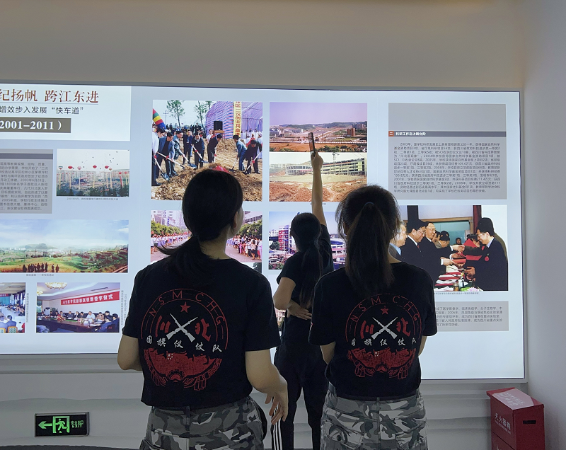 校团委组织国旗仪仗队赴校史馆参观学习