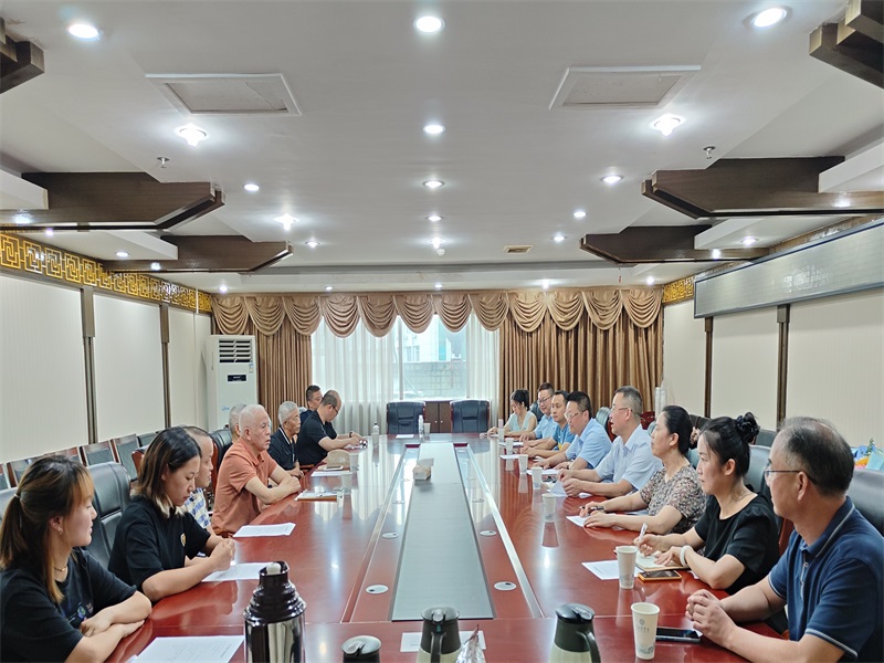 学校开展“八一”建军节慰问活动