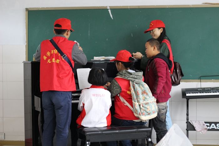 青风徐徐，爱伴我行