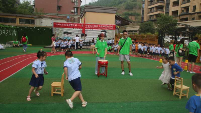 第32个全国爱牙日系列活动开幕——“限糖减酸洁白小牙,运动强身健壮体魄”主题游园会圆满举行