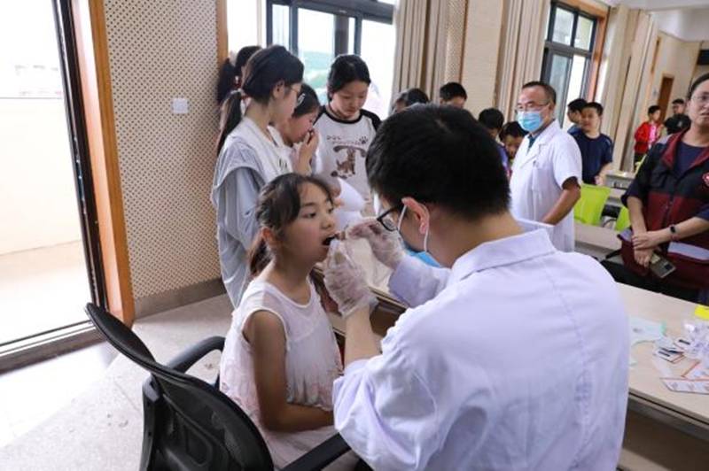 临床医学院·附属医院赴嘉陵区之江小学开展全民健康素养宣传月系列活动