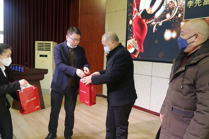 后勤管理处举行2022年度工作总结暨先进工作者表彰大会