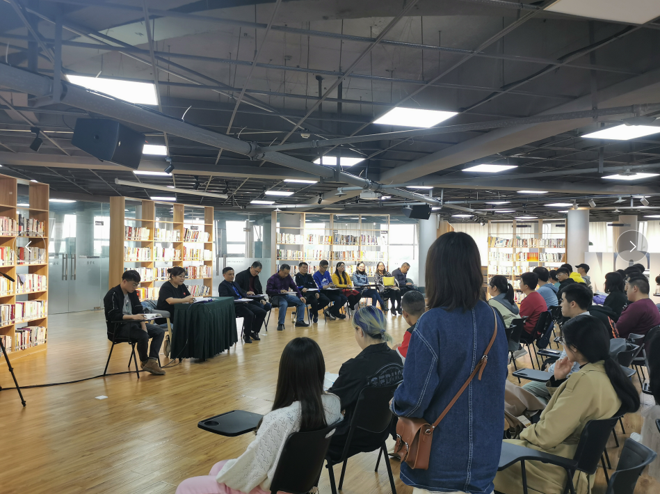 管理学院开展期中教学检查师生座谈会