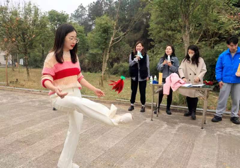 机关一、三工会开展“健步松林山 情暖川北医”活动