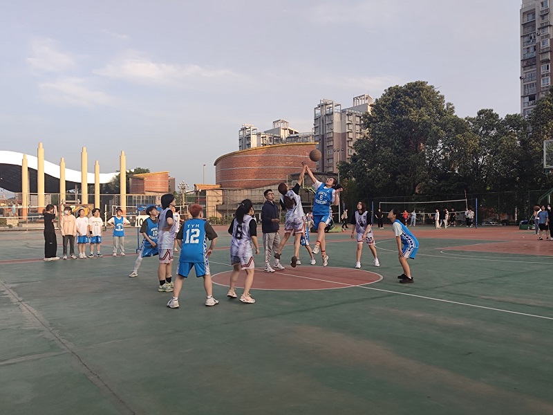 药学院篮球队参加学校篮球联赛