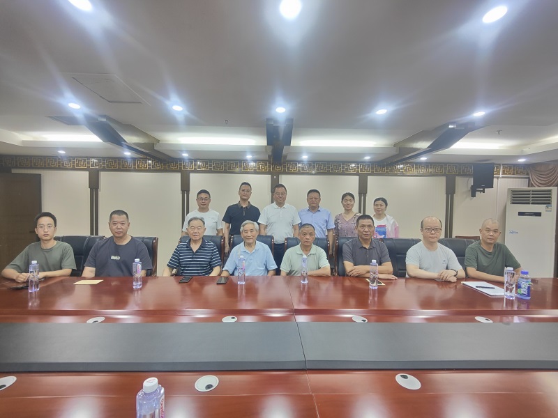 学校开展“八一”建军节慰问活动