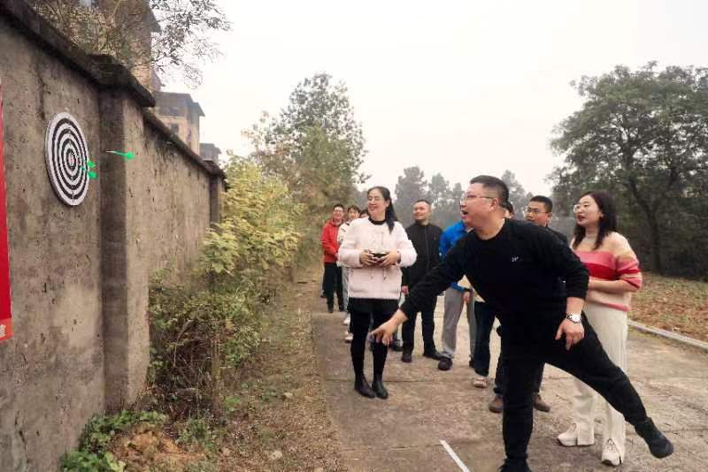 机关一、三工会开展“健步松林山 情暖川北医”活动