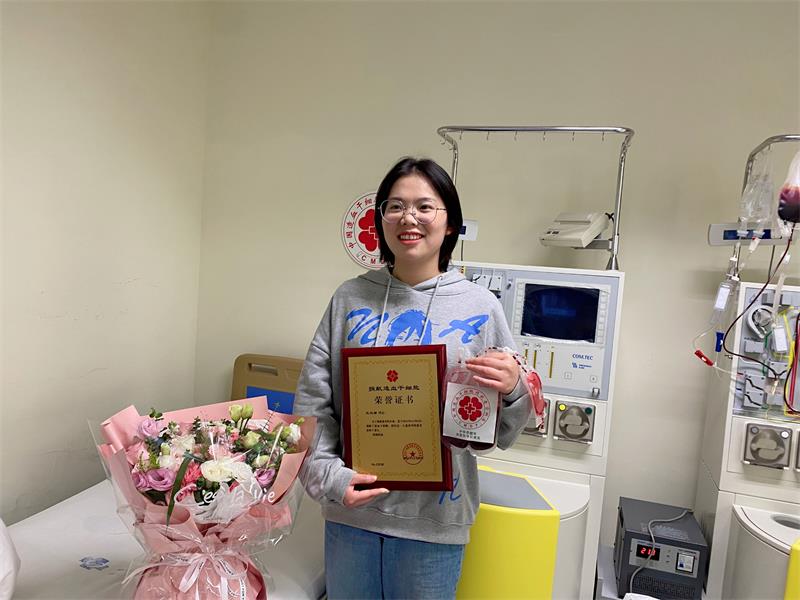 用大爱传播能量，以奉献书写青春