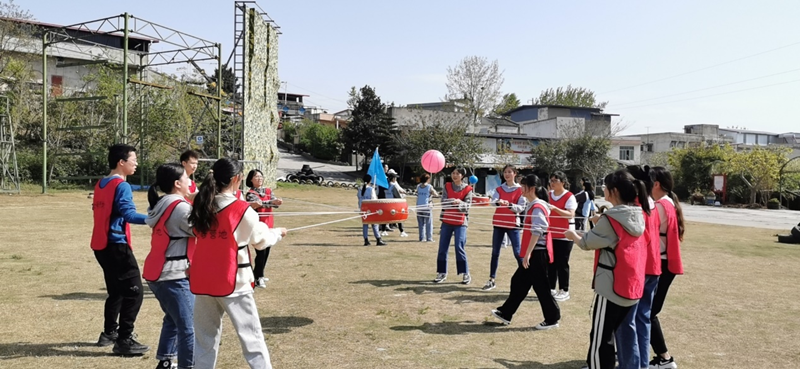 川北医学院附属三台医院组织开展全程教学班学生第二课堂教学实践活动暨户外素质拓展训练