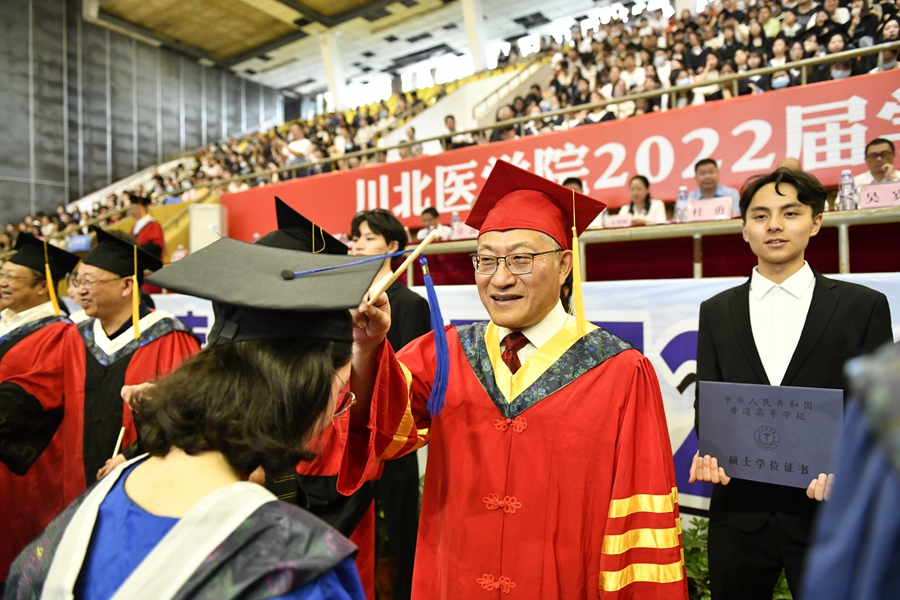 莘莘学子结硕果 殷殷嘱托寄未来:我校举行2022届学生毕业典礼