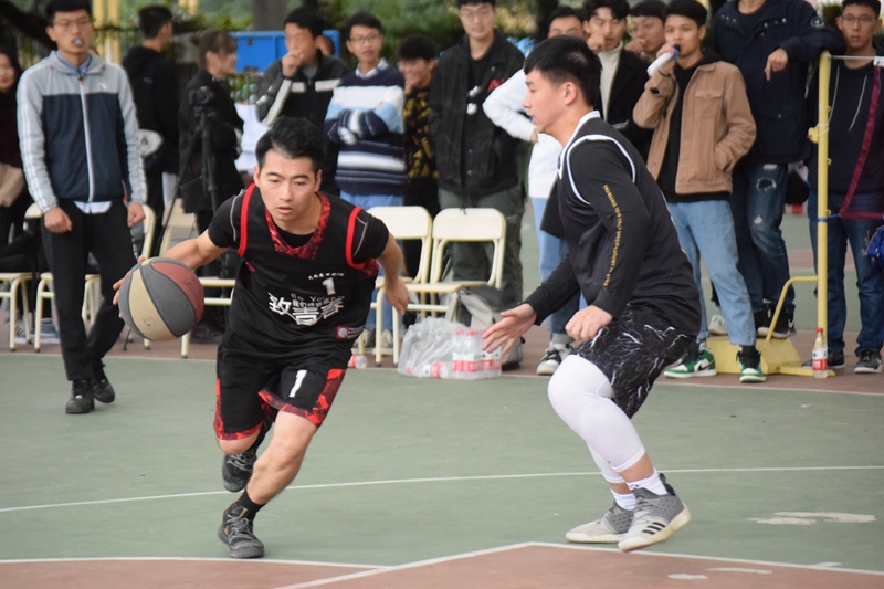 口腔医学系2019年校友回访篮球友谊赛圆满举行