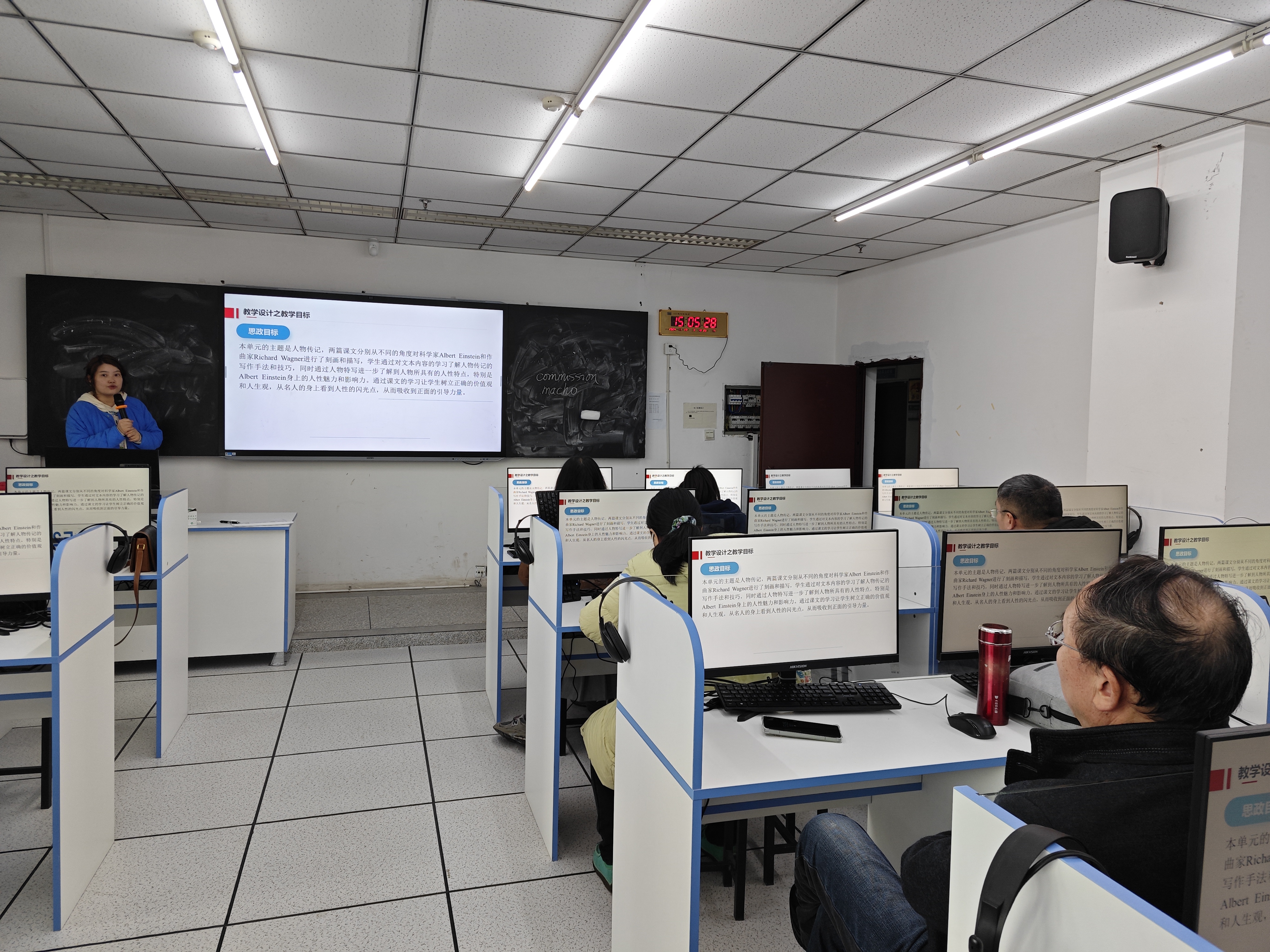 外国语言文化系英语专业低年级教研室教师开展第三次集体备课活动