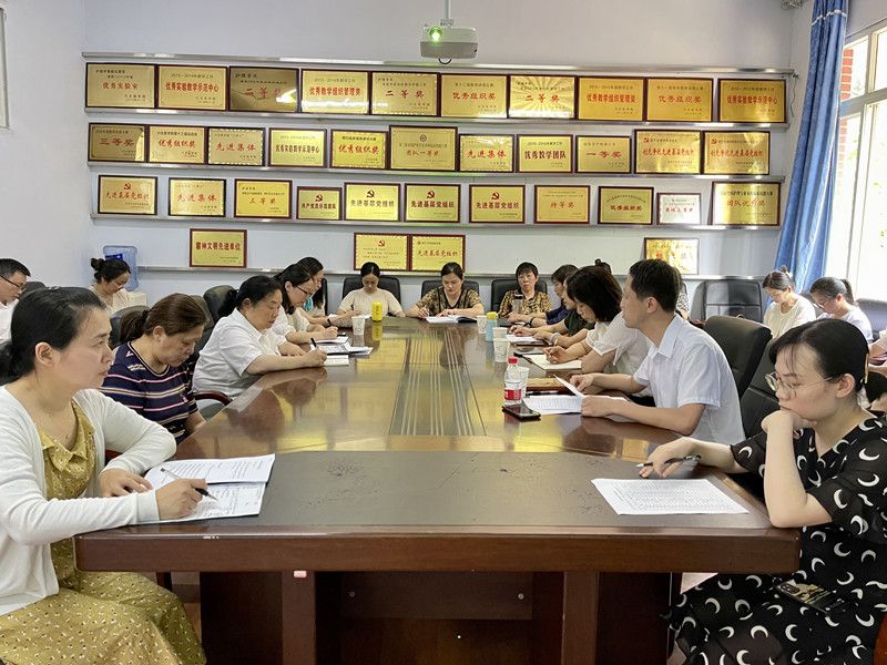 护理学院党委召开理论学习中心组主题教育集中学习(扩大)会