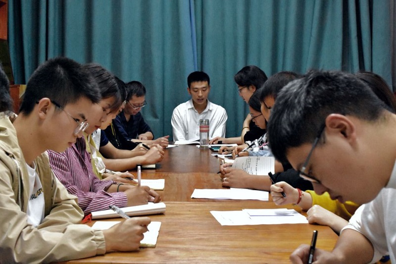 中西医临床医学系组织师生党员学习张桂梅同志先进事迹