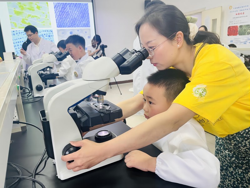 萌娃进高校 趣味识细胞