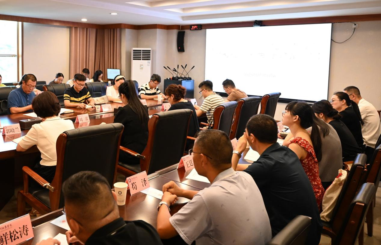 马克思主义学院党总支理论学习中心组开展省委十二届六次全会精神学习(扩大)会